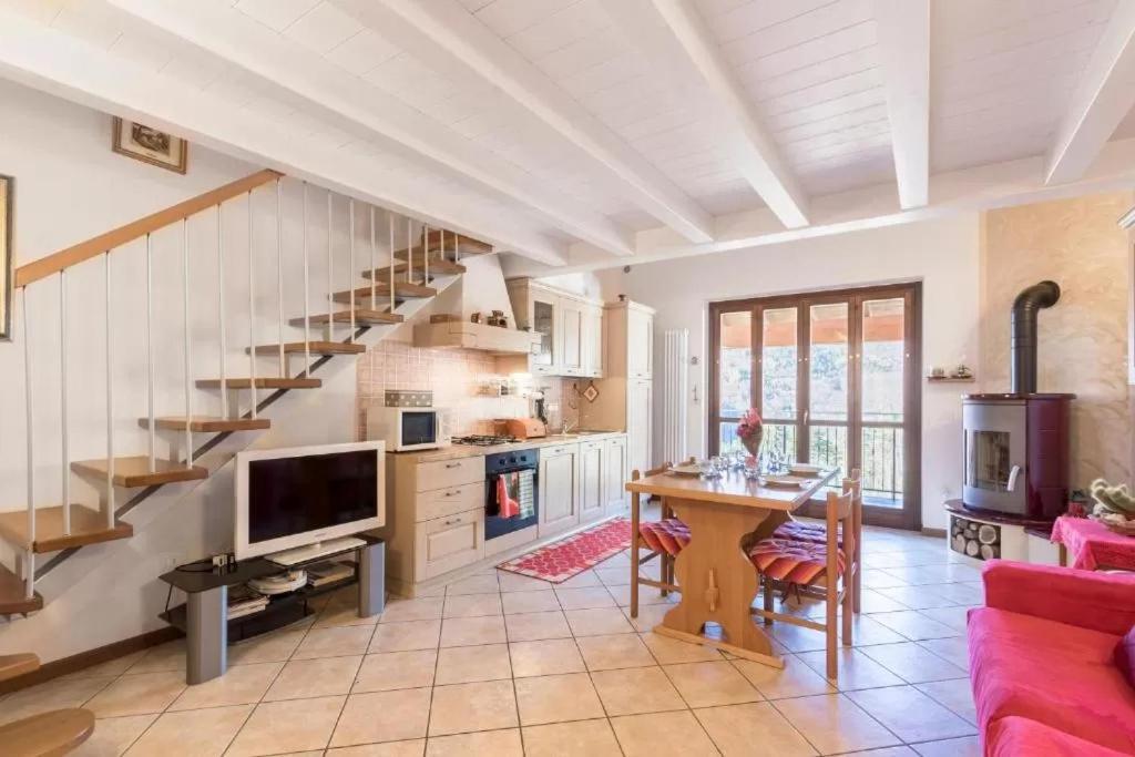 Casa Vacanze Rosalba Ferrara di Monte Baldo Extérieur photo
