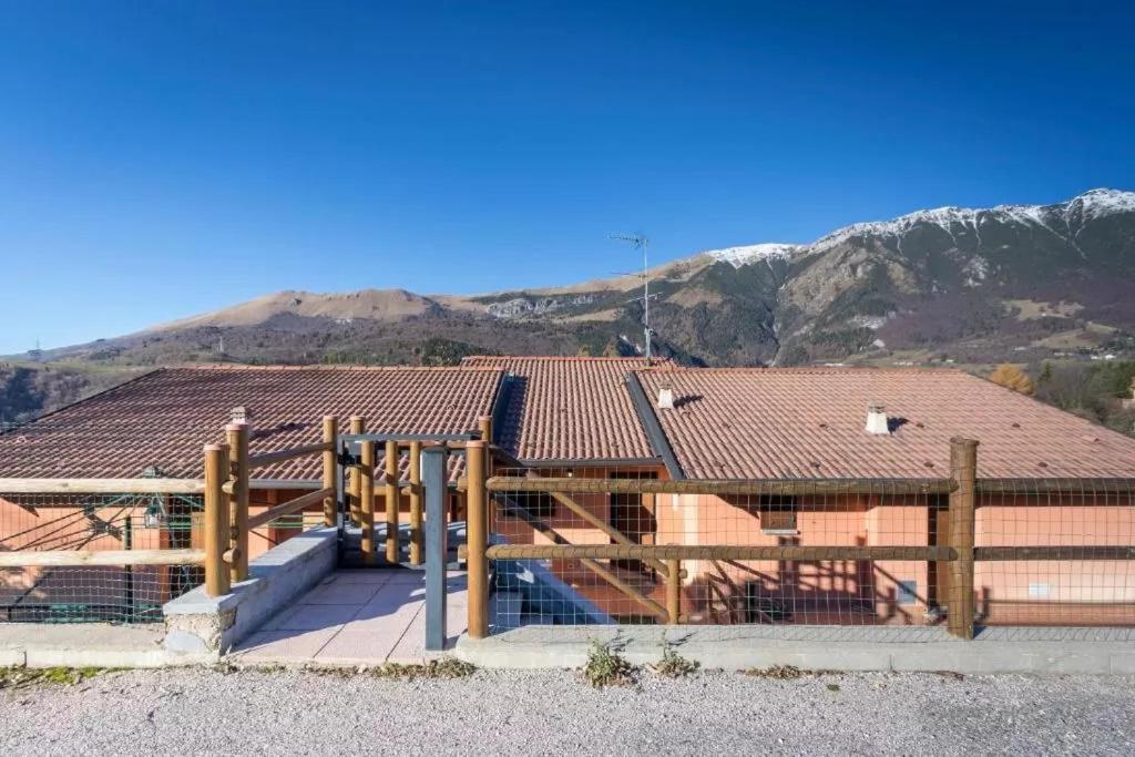 Casa Vacanze Rosalba Ferrara di Monte Baldo Extérieur photo
