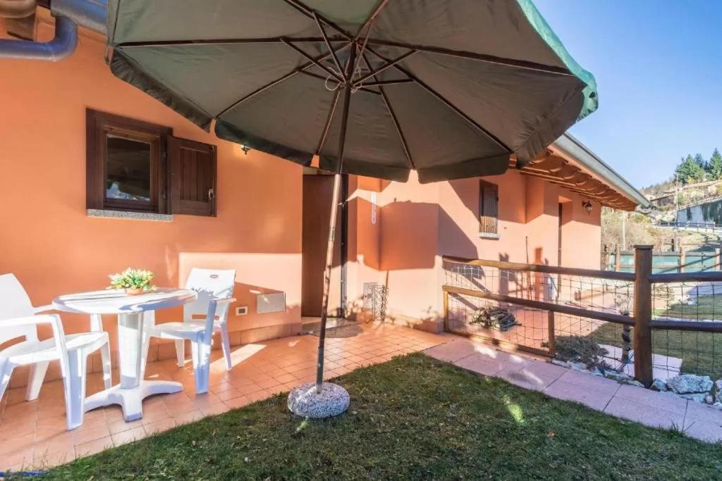 Casa Vacanze Rosalba Ferrara di Monte Baldo Extérieur photo