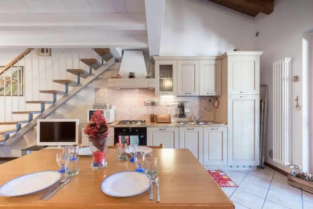 Casa Vacanze Rosalba Ferrara di Monte Baldo Extérieur photo